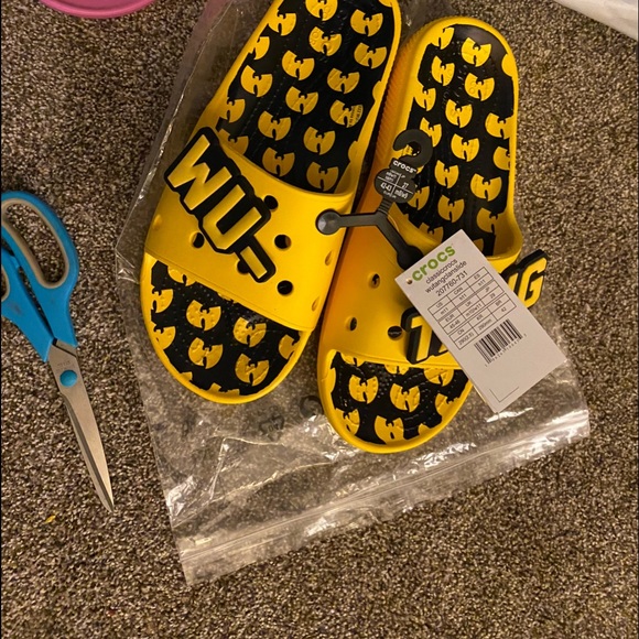 Crocs NWT WU-Tang mens size 11 USA sold out just got out da mailbox Blac&yellow - Picture 3 of 17